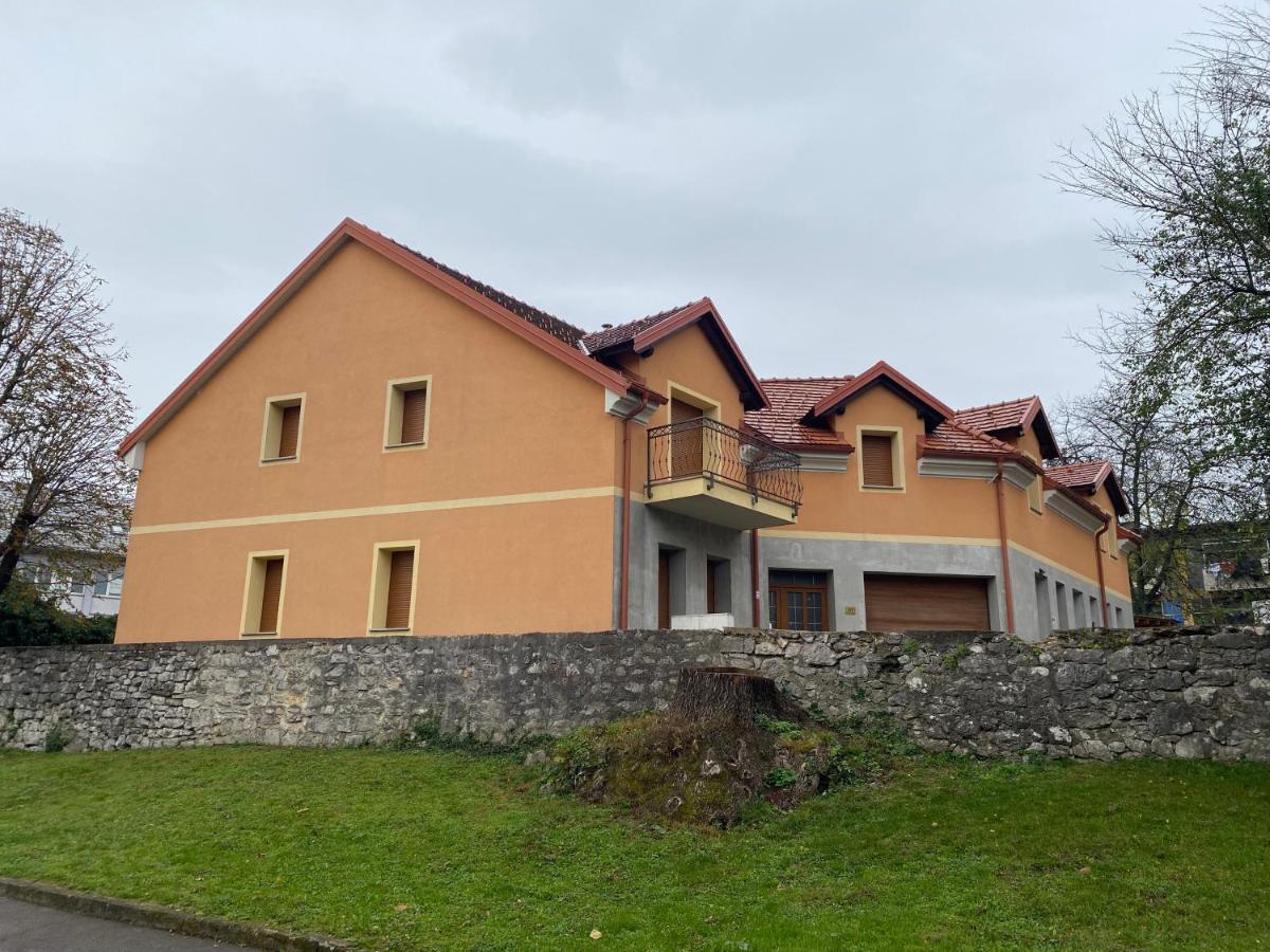 Apartman Galerija Огулин Экстерьер фото